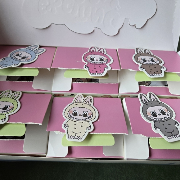 Pop Mart THE MONSTERS - Tasty Macarons Vinyl Face - A set of 6 (OPENED) - Picture 2 of 8